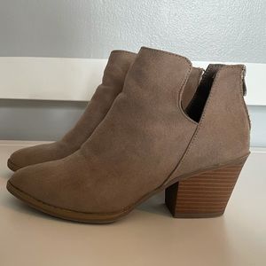 Sugar boots•size 9•ankle boots•suede•
